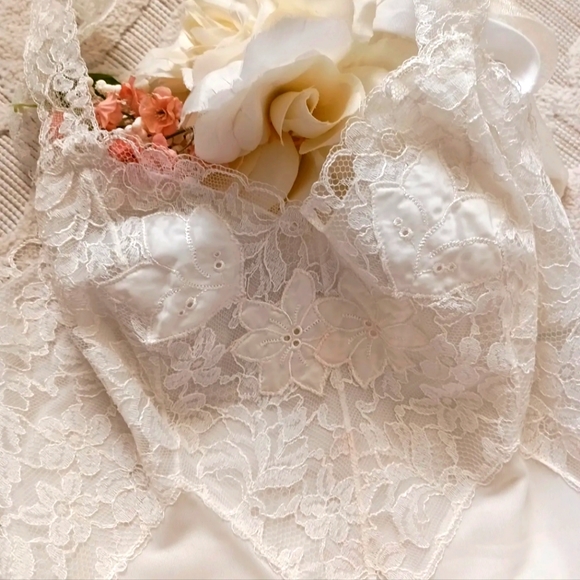 Vintage Other - GORGEOUS, UNWORN VINTAGE BRIDAL "MUNSINGWEAR" LACE SLIP! SZ 32.
